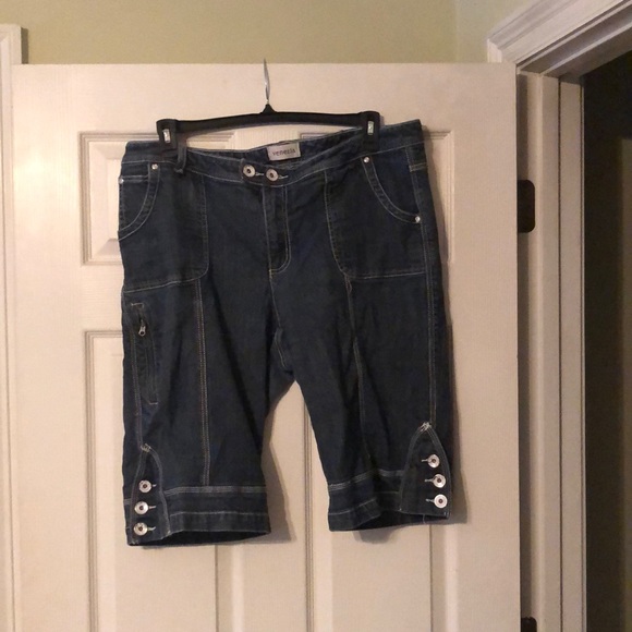 Venezia Pants - Venezia denim cargo short Sz 18